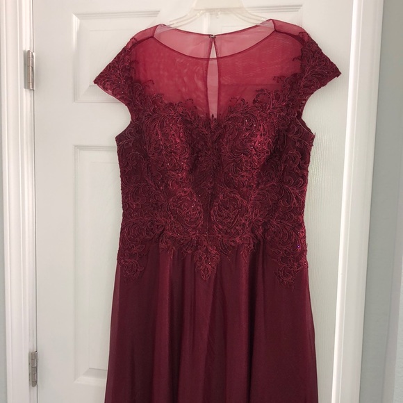 Beautiful Burgundy red dress! I wore it only one time. - Picture 1 of 7